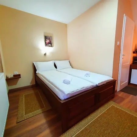 Virag Panzio * Lupeni (Harghita)