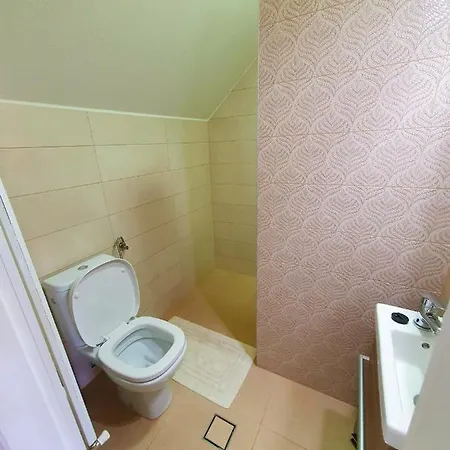 Virag Panzio Bed & Breakfast